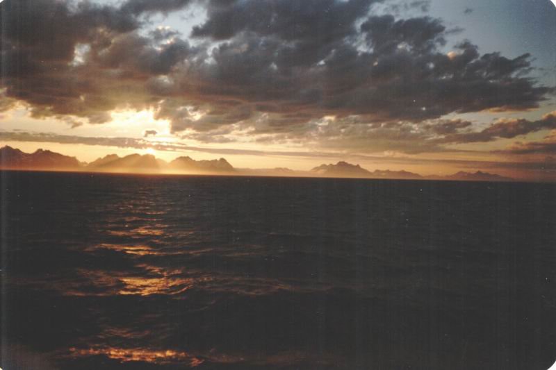 Am Meer mit Berg.jpg